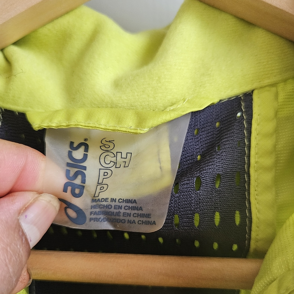 ASICS Women's 2-n-1 Jacket - Picture 16 of 16